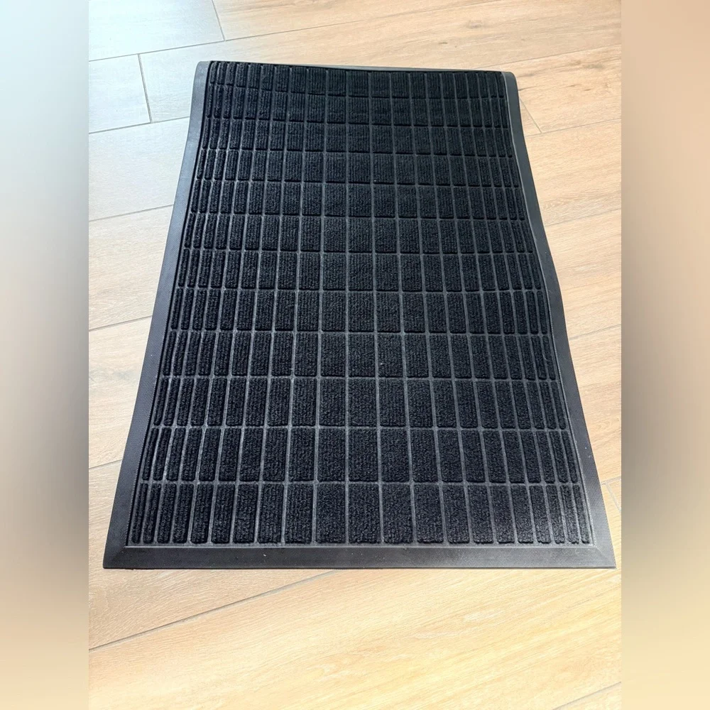 Black Outdoor Entrance Mat - Durable Home Accent